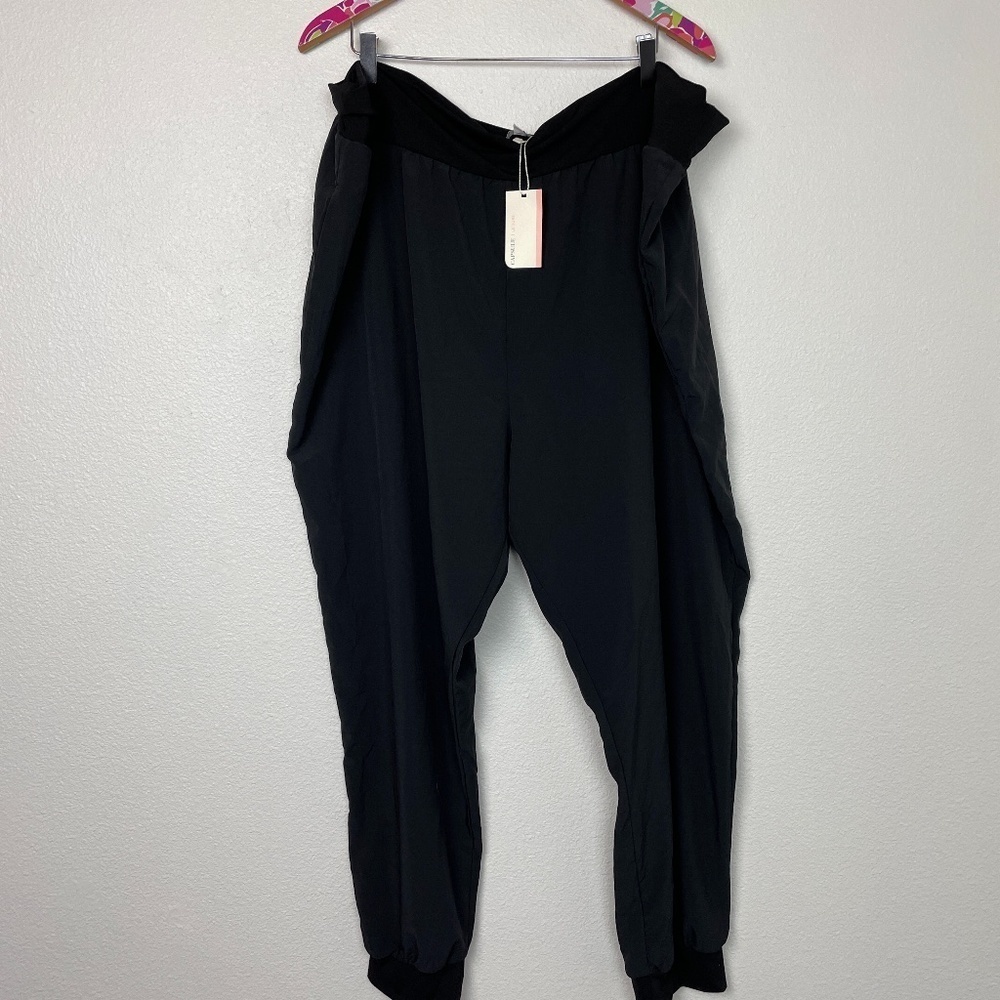 NWT black Capsule pants size 26 // 2167